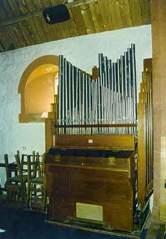 Organ in front
