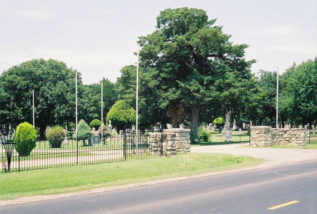 Lyons (Graceland) Municipal Cemetery